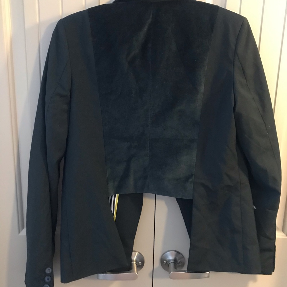 Black jacket - Picture 3 of 3